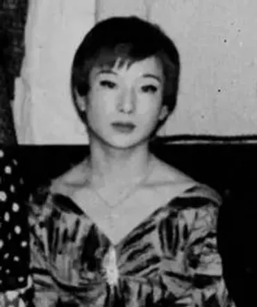 カルーセル麻紀 波乱万丈人生とは？幼少期からゲイバー、映画、宝石への愛まで（？マーク）カルーセル麻紀：ゲイボーイからニューハーフタレント、映画出演、そして宝石への愛