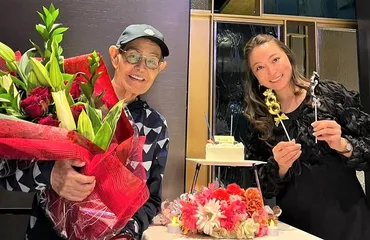 加藤茶&綾菜】 「82歳 カトちゃんおめでとう」 2ショットでお祝い 「目指せ!108歳(茶寿)」