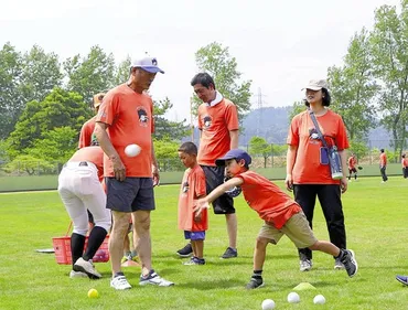 富山】元巨人軍・中畑さんが野球教室 豪快「ストライク!」で盛り上げる :地域ニュース : 読売新聞