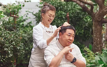 54年ぶりの映画主演 加賀まりこが、塚地武雅と初共演!上海国際映画祭 GALA部門正式出品! 老いた母親と自閉症の息子が模索する自立への道を描いた『梅切らぬバカ』