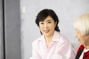 女優・寺島しのぶさんがご自身の子育てで大事にしていることは「多様な人との関わり」。毎日、心が折れても「自分は大丈夫」と言いきかせて 