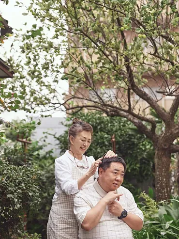 加賀まりこが54年ぶりに映画主演、「梅切らぬバカ」で塚地武雅と親子役(コメントあり)