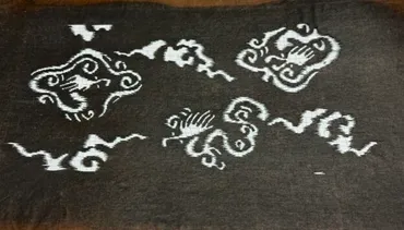 型染めで絣模様を表現する絣型染（かすりかたぞめ）・常磐紺形染（ときわこんがたぞめ）。絣形に彫られた型紙を使用した型染め技法について 