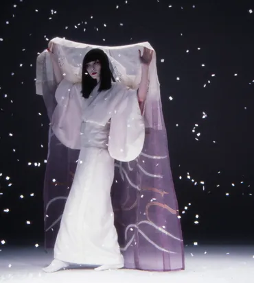 山口小夜子の美学とは？時代を超えて愛されるモデルの秘密に迫る！山口小夜子の美の軌跡：ファッション、メイク、そして生き方