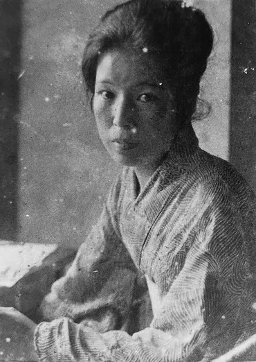 宇野千代の世界：小説家、編集者、着物デザイナー、実業家、そして波乱万丈の人生とは？宇野千代：生涯、作品、そして生き方