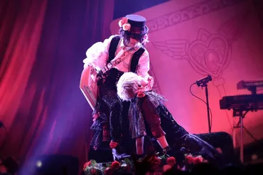 luz、奏音69らによるRoyal Scandal 歌人・しゅーずとともに魅了した過激で無邪気な舞踏会 