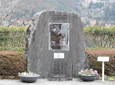 美空ひばりのモニュメント（歌碑、石碑、記念碑、銅像、遺影碑）》 