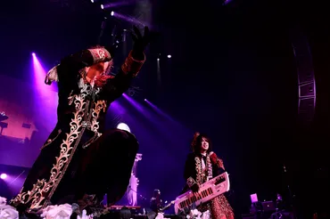 Royal Scandalが描き出す過激で無邪気な童話世界 ツアーZepp Tokyo公演をレポート 