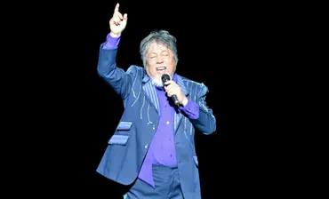 沢田研二の現在地：70代になっても輝き続けるジュリーの魅力とは？ザ・タイガースから現在まで：沢田研二の音楽と俳優業、そして私生活