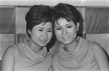 1960年代を中心に活躍した双子姉妹デュオ「ザ・…:ザ・ピーナッツ 写真特集:時事ドットコム