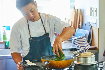 栗原心平「おいしくない」母・はるみの料理を辛口批評したことも、試行錯誤を重ねた゛栗原家のごはん゛ 