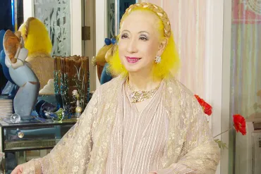 美輪明宏に学ぶ、清く美しく生きるコツ「人付き合いは゛腹六分゛で」 