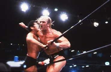 プロレス史上最大の謎」42年前のアントニオ猪木゛舌出し失神事件゛の真相を追う…実弟が語った衝撃の真実「病院着のままの兄貴と美津子さんを…」