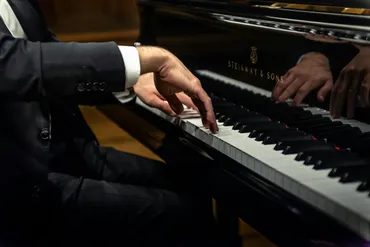 西本裕矢氏の音楽への挑戦！ショパンコンクールへの道と今後の展望とは？若きピアニスト、西本裕矢氏の音楽性、ショパンとの出会い
