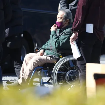 逝去》西田敏行さん、杖と車椅子なしでは外出できなかった晩年 劇場版『ドクターX』現場が見せていた゛最大限の配慮゛