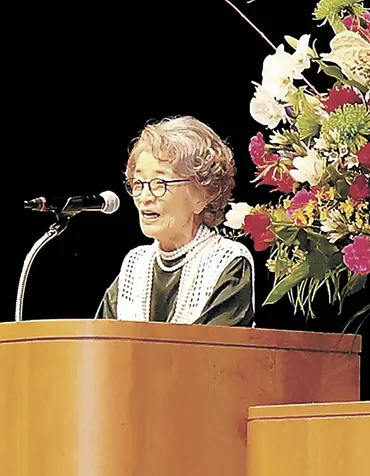 倍賞千恵子さん、歌を交え講演 富山県老連女性委30周年