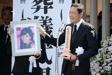 川島なお美さん告別式、゛カーテンコール゛で最後の別れ