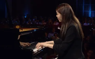 奥井紫麻が可憐なピアニズムで魅了