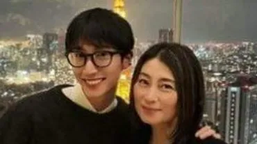 俳優・緒形直人さん、女優・仙道敦子さんの次男 緒形龍さんが 母の日に親子ショットを公開 「LOVE YOU!!!」 