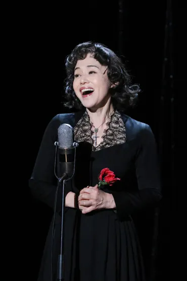 大竹しのぶの輝かしいキャリアを振り返る！舞台、映画、CM、家族愛…彼女の魅力とは？大竹しのぶ、舞台、映画、CM、そして家族。その多才な活躍を徹底解剖！