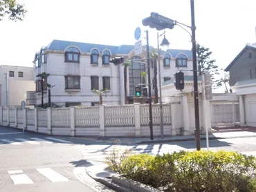 山手町に恐ろしく目立つ豪邸がありました : 東京都内の豪邸探索 ...