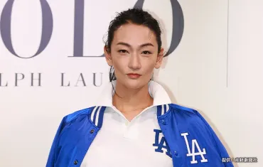 冨永愛「新しい命を授かった」と報告、20歳・息子もサポート 「ジーンとした」「おめでとう！」 – grape グレイプ