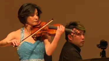 Chisako Takashima (高嶋ちさ子) 