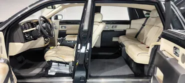 志村けんが長年乗った愛車ロールスロイスの全貌が明らかに!タバコの焦げ跡や大型モニターも…