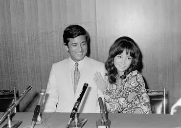 結婚1970年、女優の松本めぐみさ…:永遠の若大将加山雄三さん写真特集:時事ドットコム