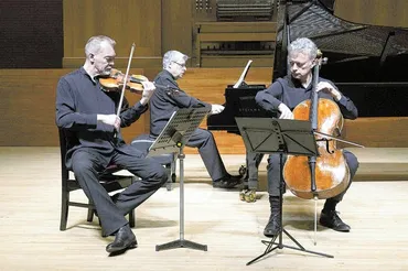 ピアノ三重奏のトリオ・ヴァンダラー…主張と対話、手練れの演奏 : 読売新聞