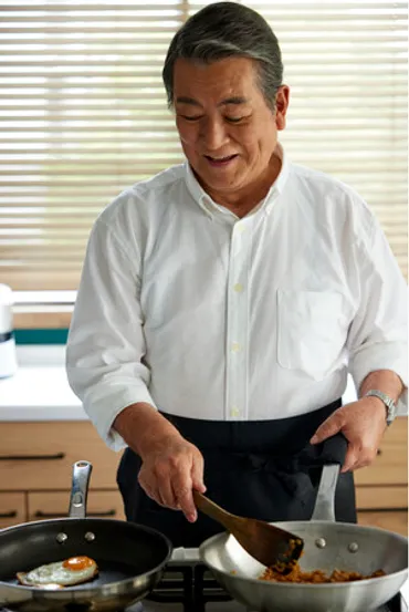 加山雄三さん初の料理エッセイ『幸せの料理帖』が、2023年10月12日（木）に発売決定！ 長年、書きためてきたアイデア料理の数々と、とっておきエピソードが一冊に。  