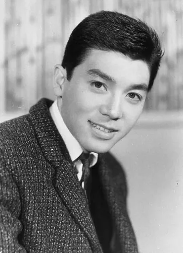 竹脇無我さん、俳優人生を振り返る。映画デビューから晩年、そして今も語り継がれるその魅力とは？竹脇無我さんの俳優としての輝かしい軌跡と、その生涯