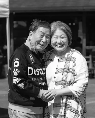芦屋小雁・勇家寛子夫妻が『徹子の部屋』に出演。認知症発症当初を語る。歳下の妻が支える「最後まで喜劇役者で」「病気もろとも発信していこう」「僕は一生、芦屋小雁でいる」夫の願いを叶えるために<前編>