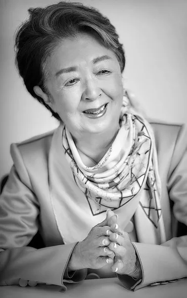 下重暁子さんの多才な人生とは？作家・エッセイスト・元NHKアナウンサーとしての活動を徹底解説！下重暁子さんの半生：アナウンサーから作家へ、結婚観、家族観